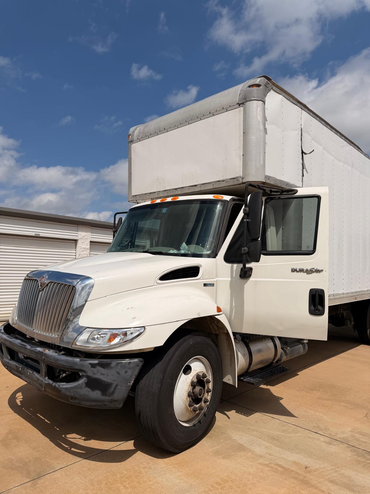 Moving truck